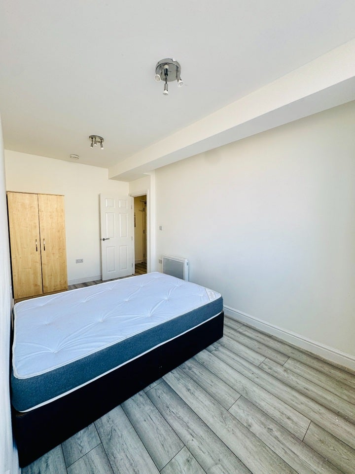 Flat Brigstock Road in Greater London