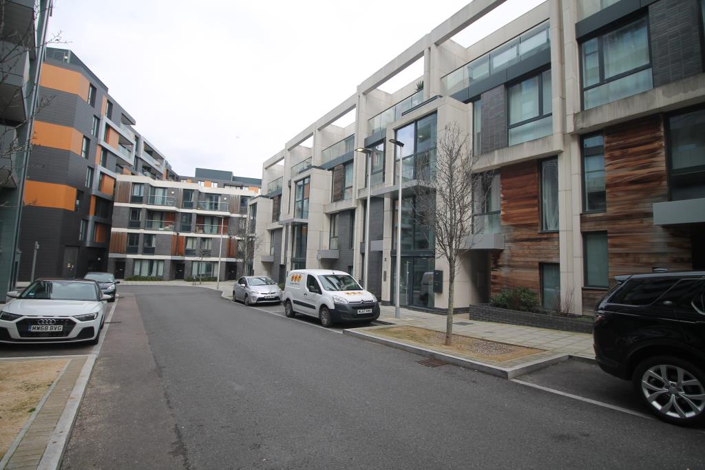 House Hawthorne Crescent in Greater London