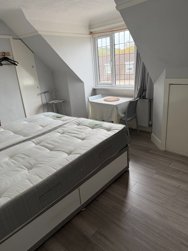 Room High Street in Reigate and Banstead