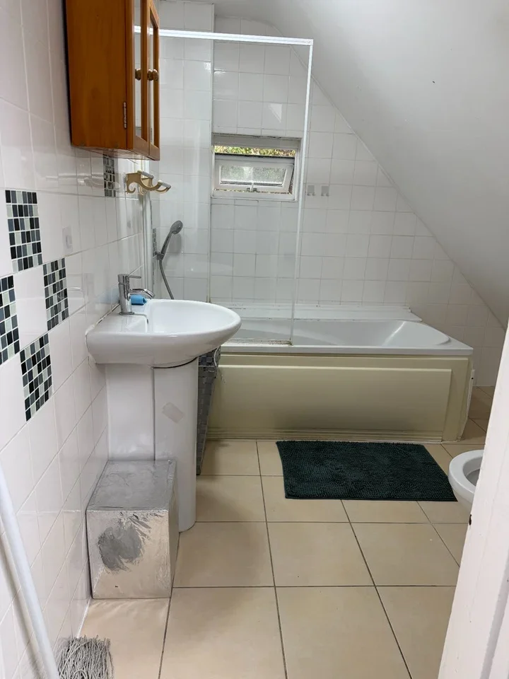 Room High Street in Reigate and Banstead