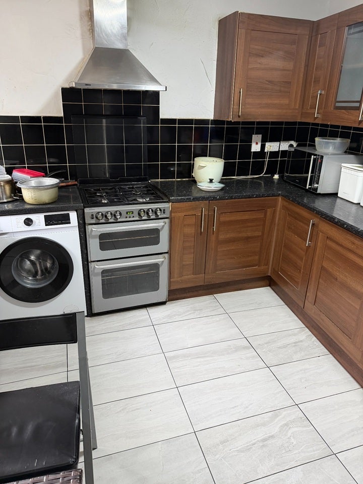 Room High Street in Reigate and Banstead