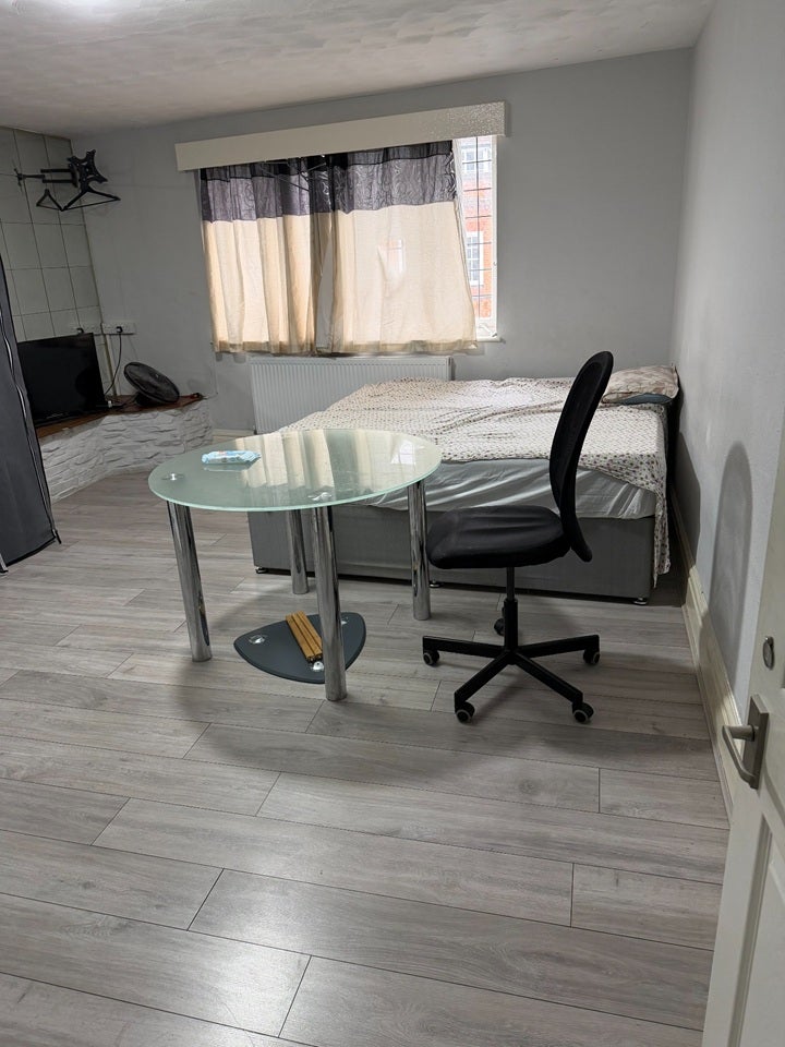 Room High Street in Reigate and Banstead