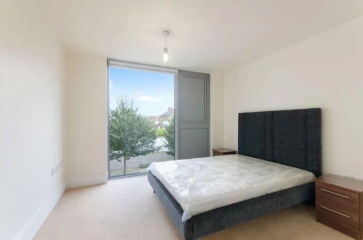 Flat Gillespie Road in Greater London