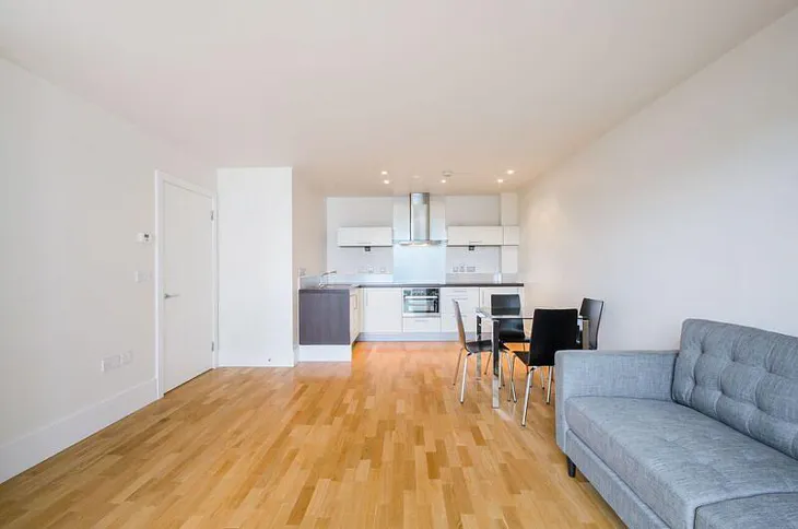 Flat Gillespie Road in Greater London