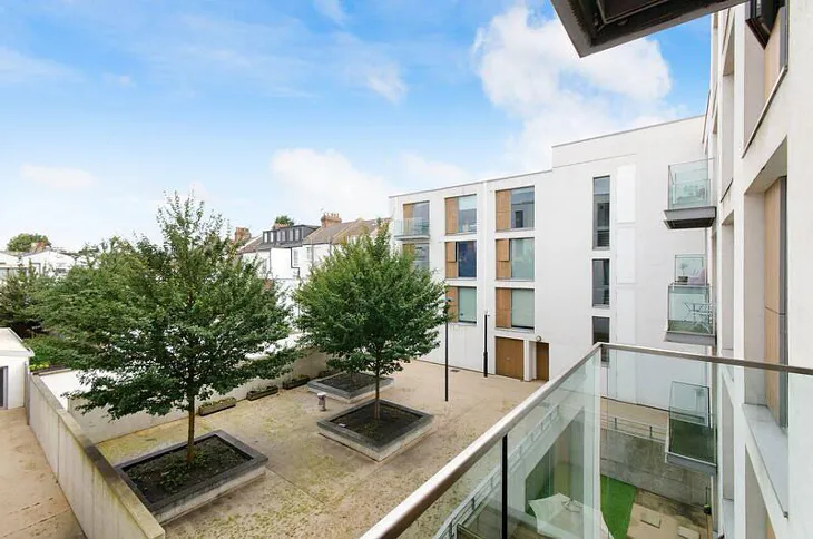 Flat Gillespie Road in Greater London