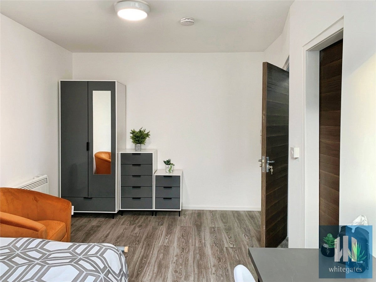Room Manchester Road in Kirklees