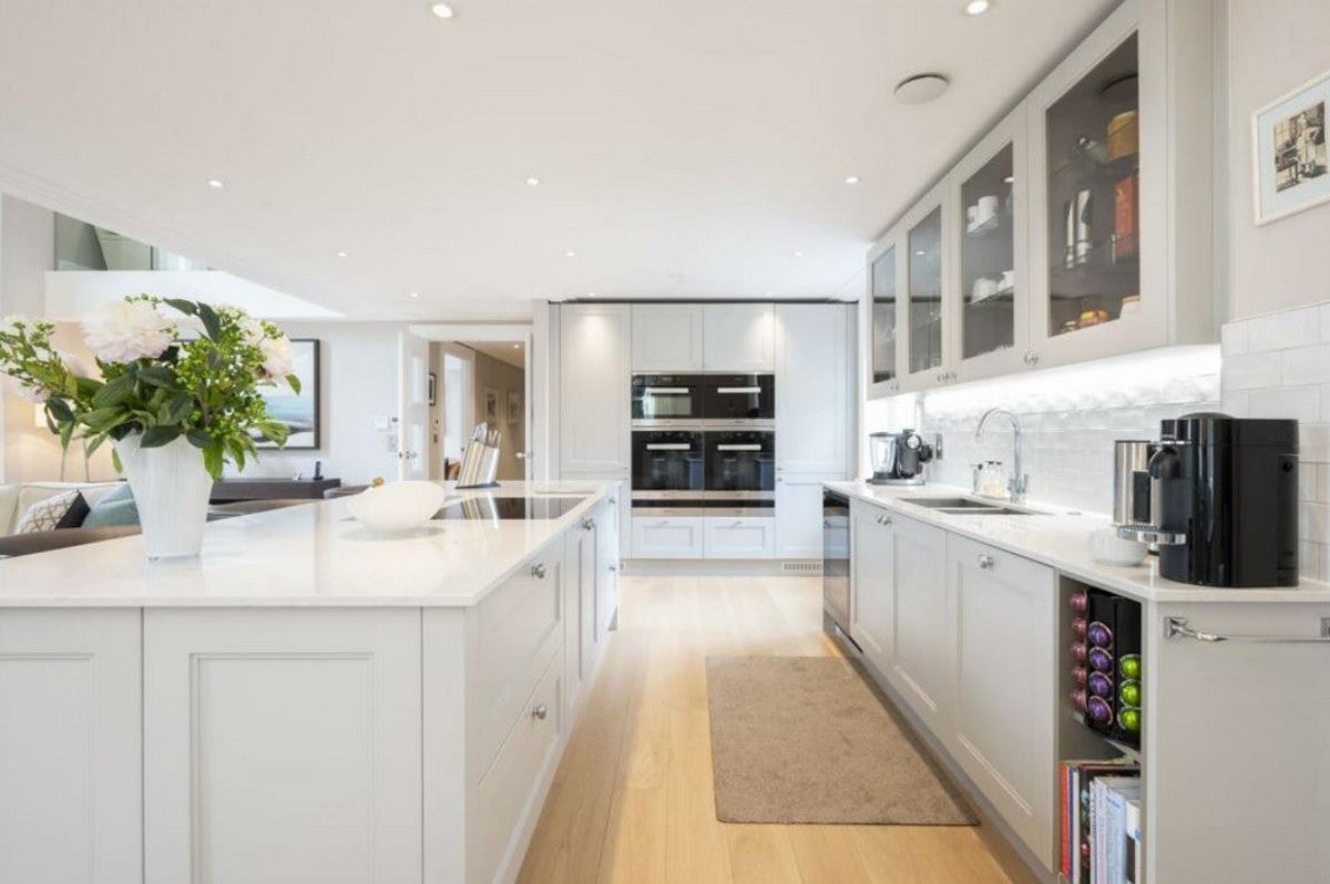 House Holland Villas Road in Greater London