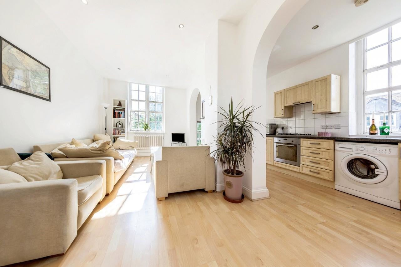 Flat Acre Lane in Greater London