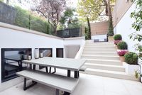 House Pembroke Gardens in Greater London