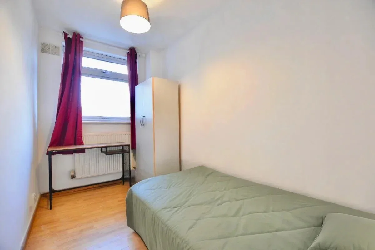 Room Haberdasher Street in Greater London