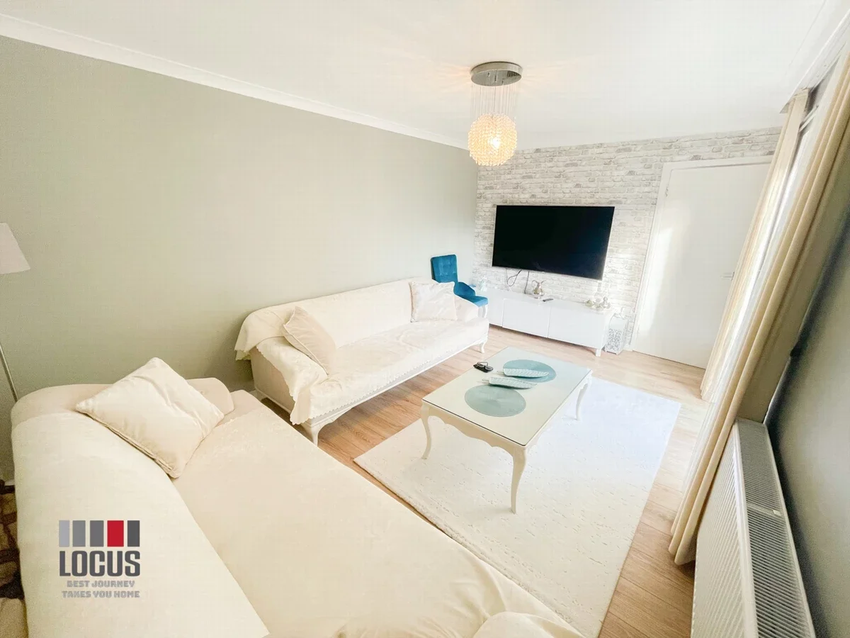 House Belfont Walk in Greater London