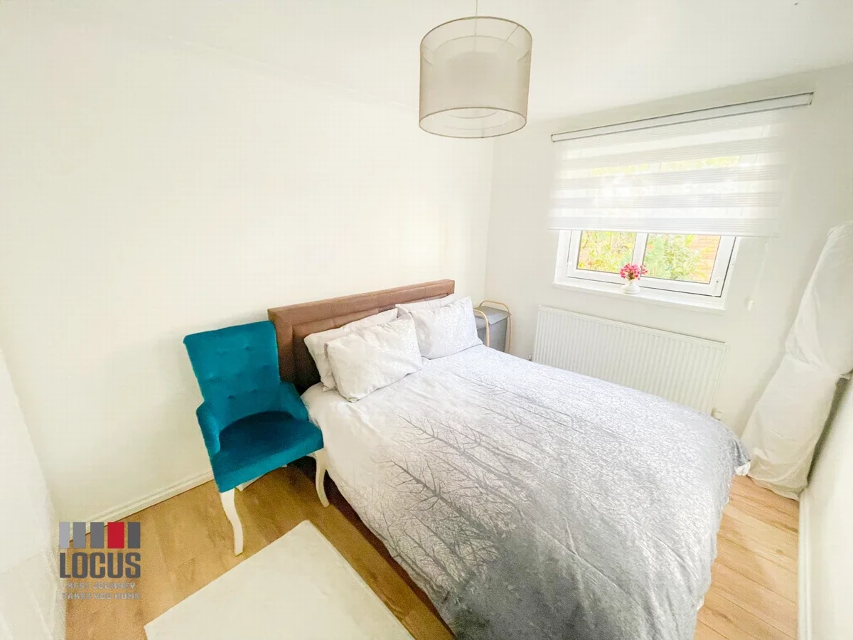 House Belfont Walk in Greater London