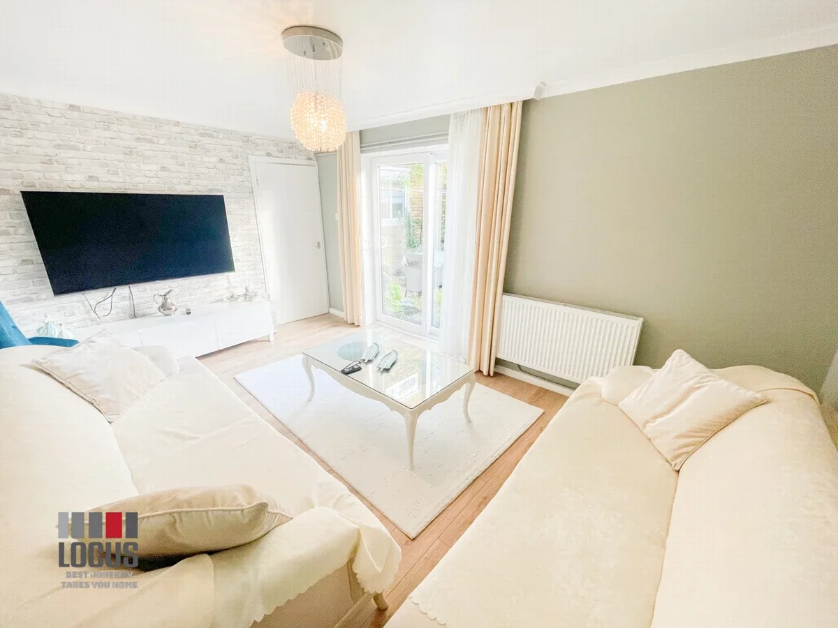 House Belfont Walk in Greater London