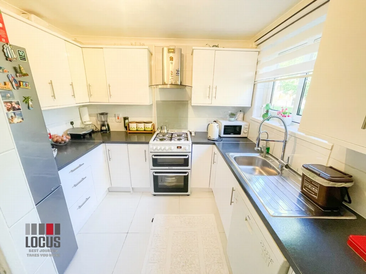 House Belfont Walk in Greater London