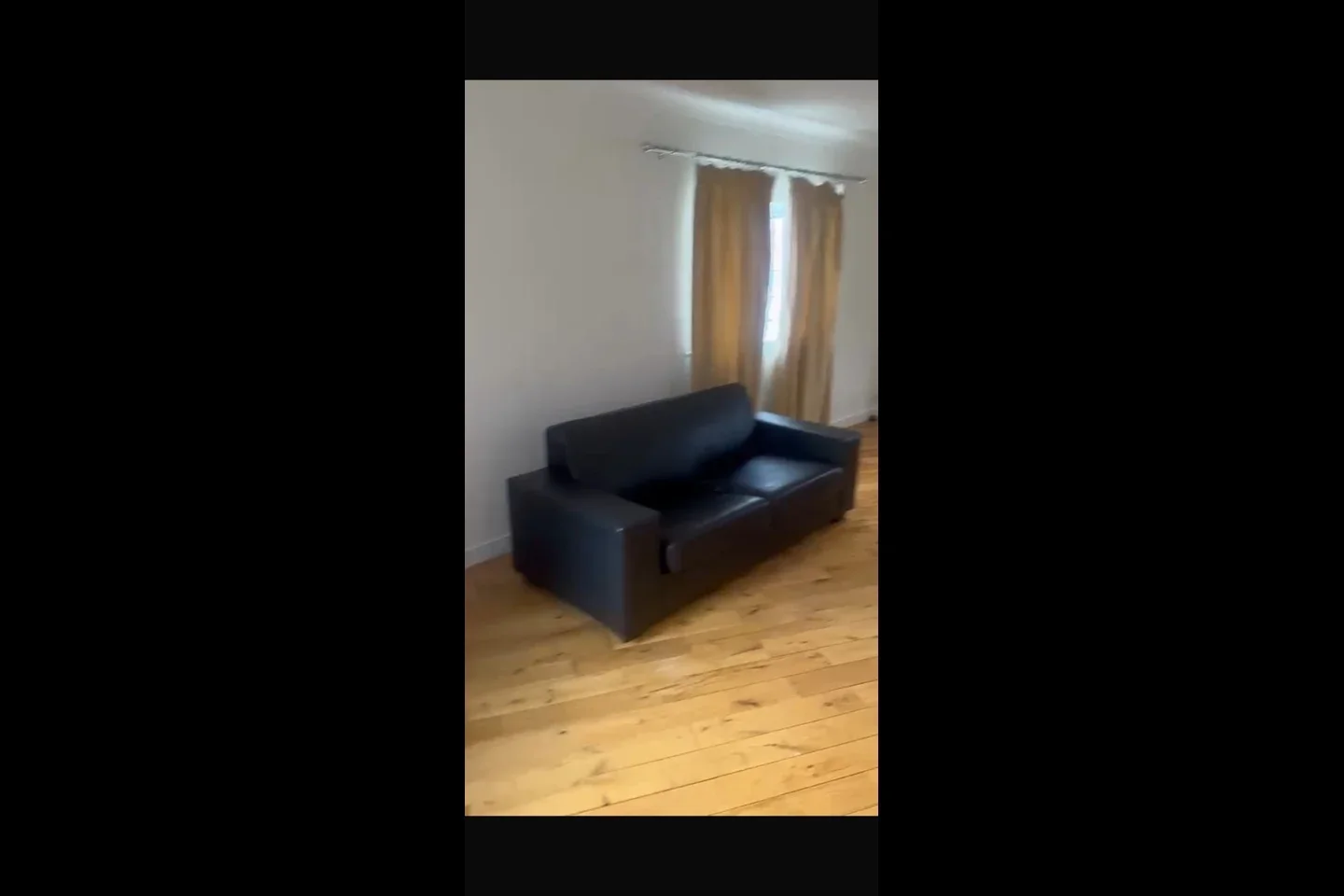 Flat Harrow Road in Greater London