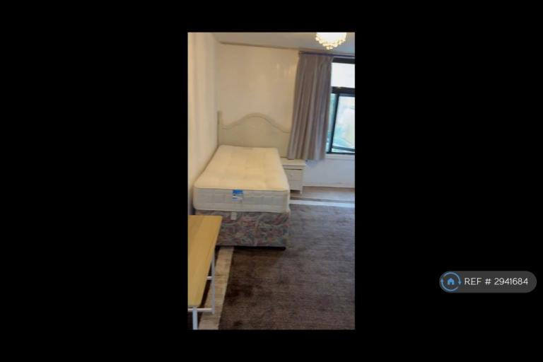 Room Moy Road in Cardiff