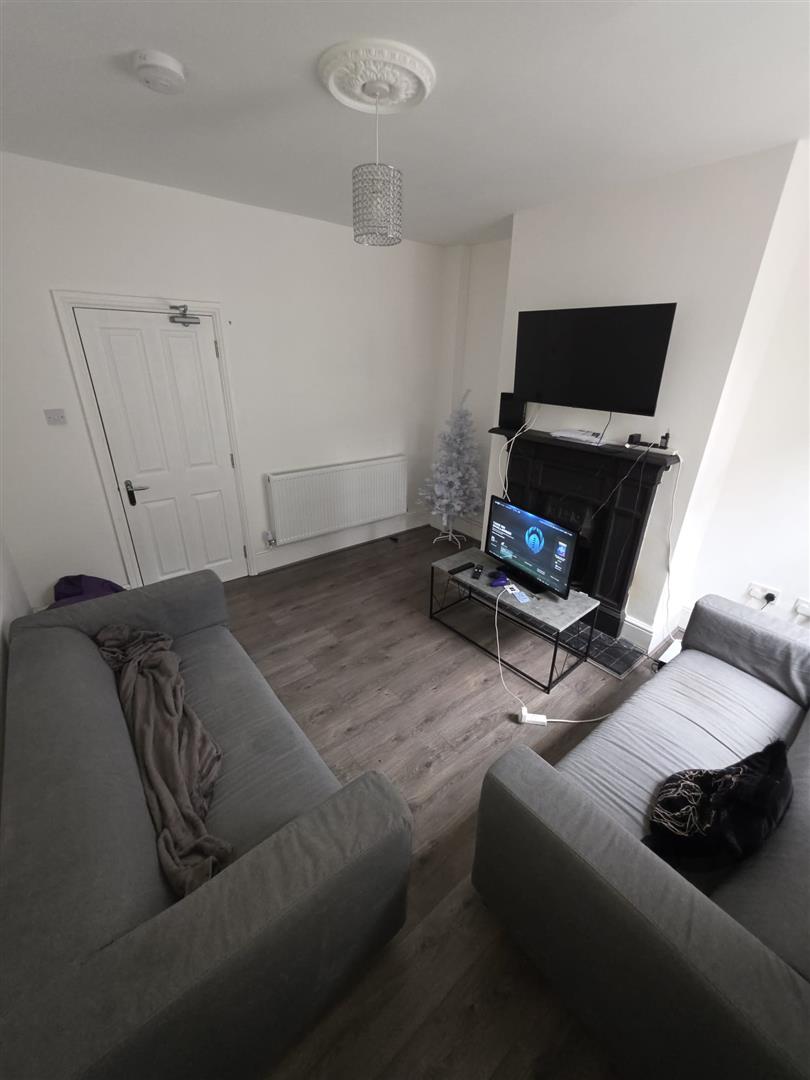 Flat Harborne Park Road in Birmingham