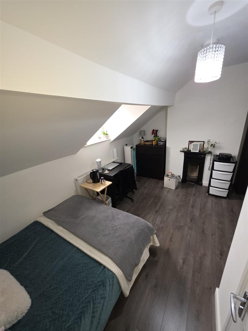 Flat Harborne Park Road in Birmingham