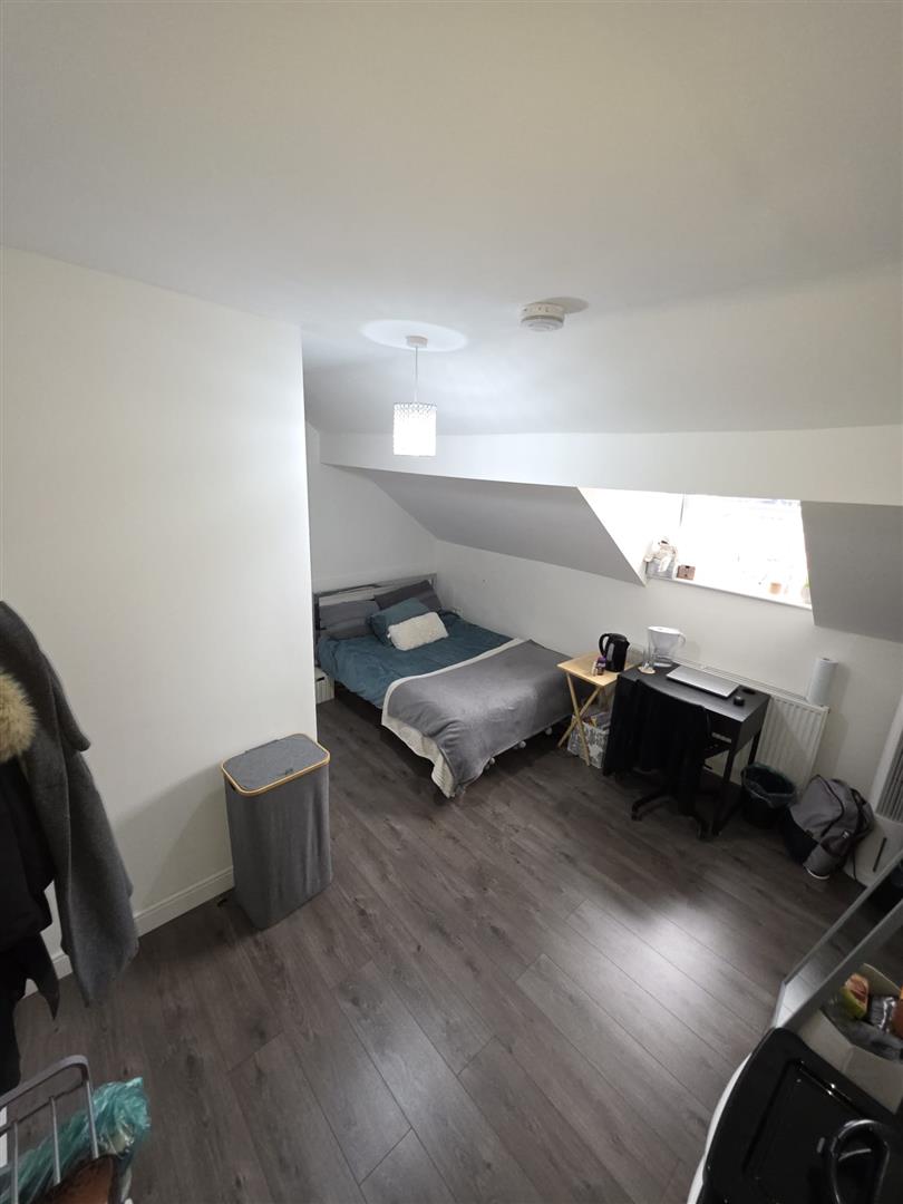 Flat Harborne Park Road in Birmingham