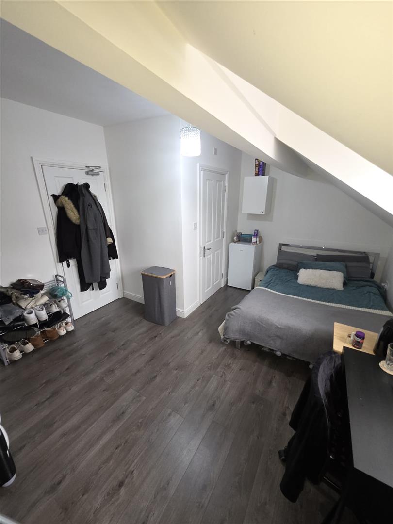 Flat Harborne Park Road in Birmingham