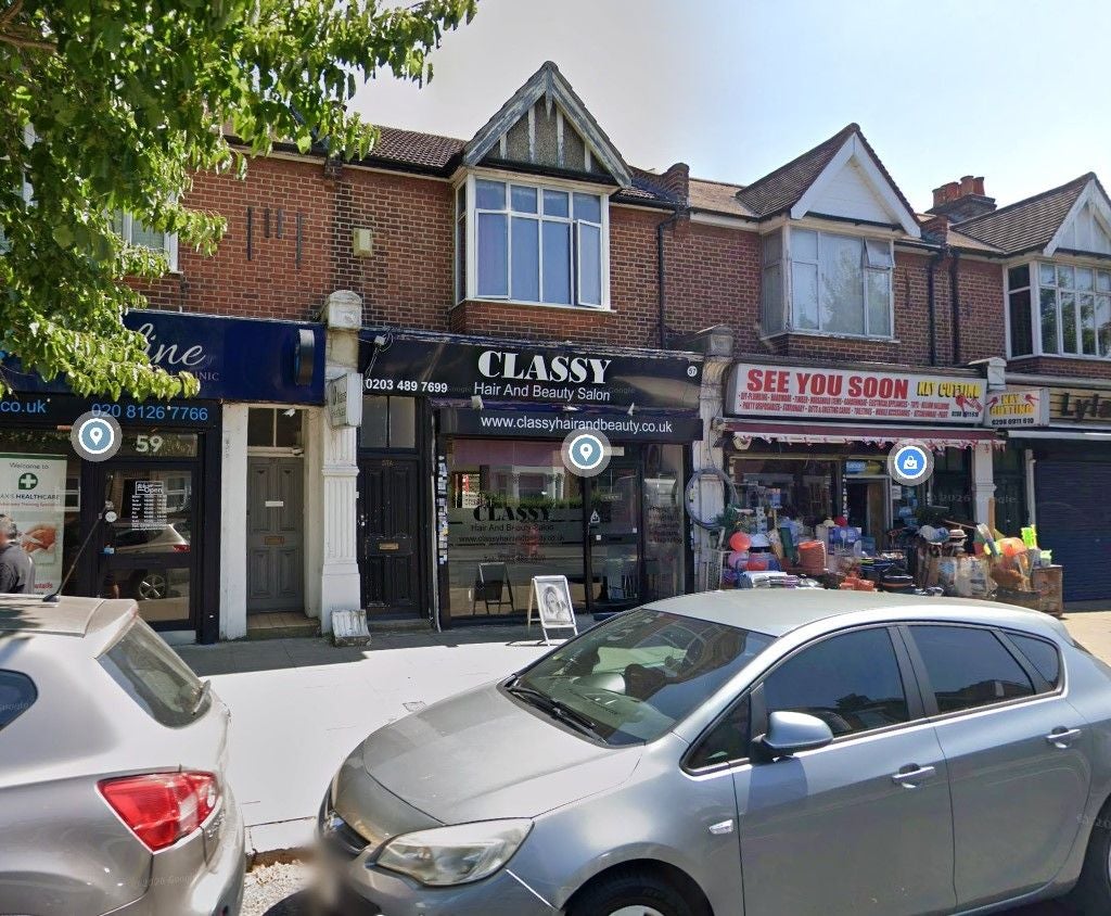 House Greenford Avenue in Greater London