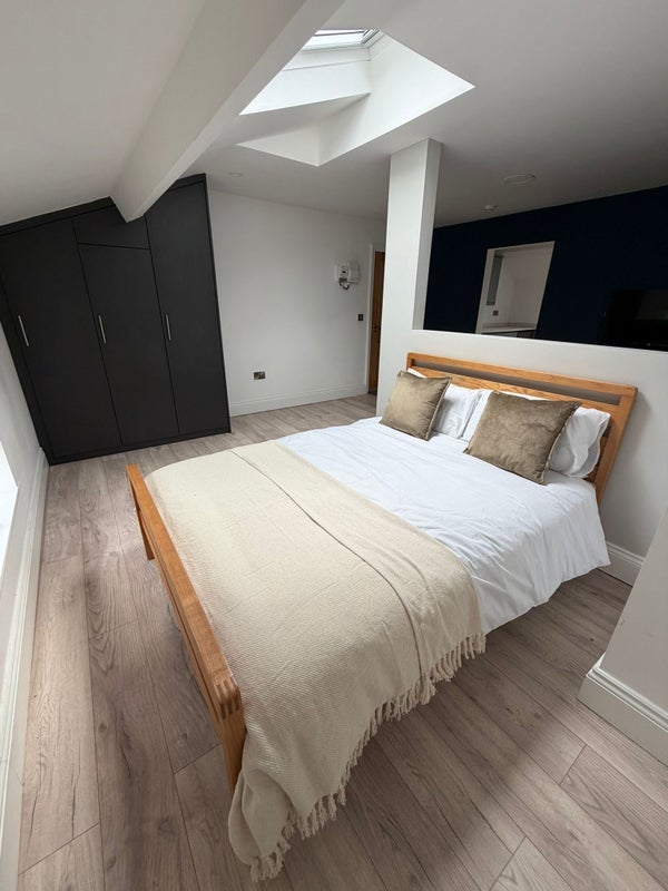 Room College Grove Road in Wakefield