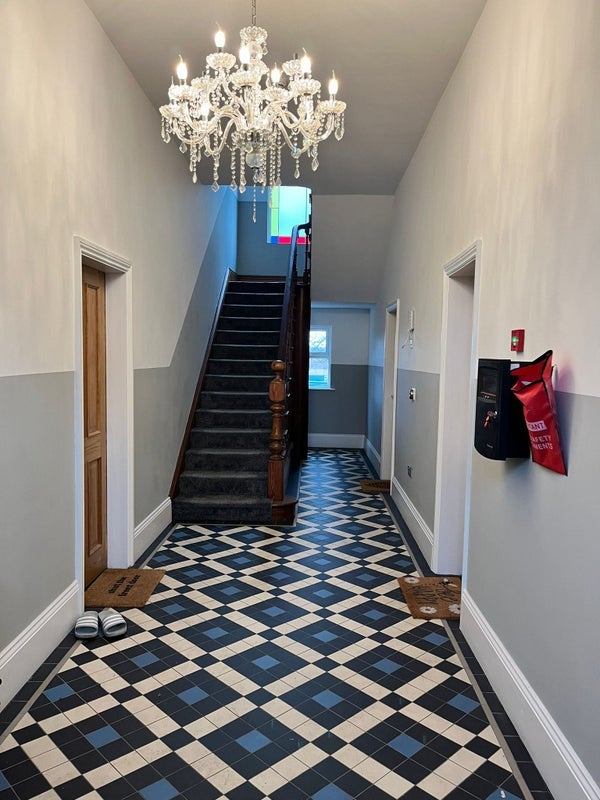 Room College Grove Road in Wakefield
