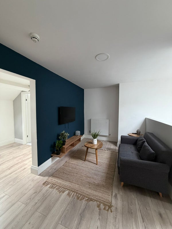 Room College Grove Road in Wakefield