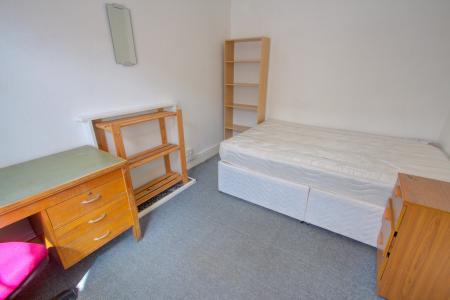 Room Edward Road in Leicester