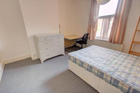 Room Edward Road in Leicester