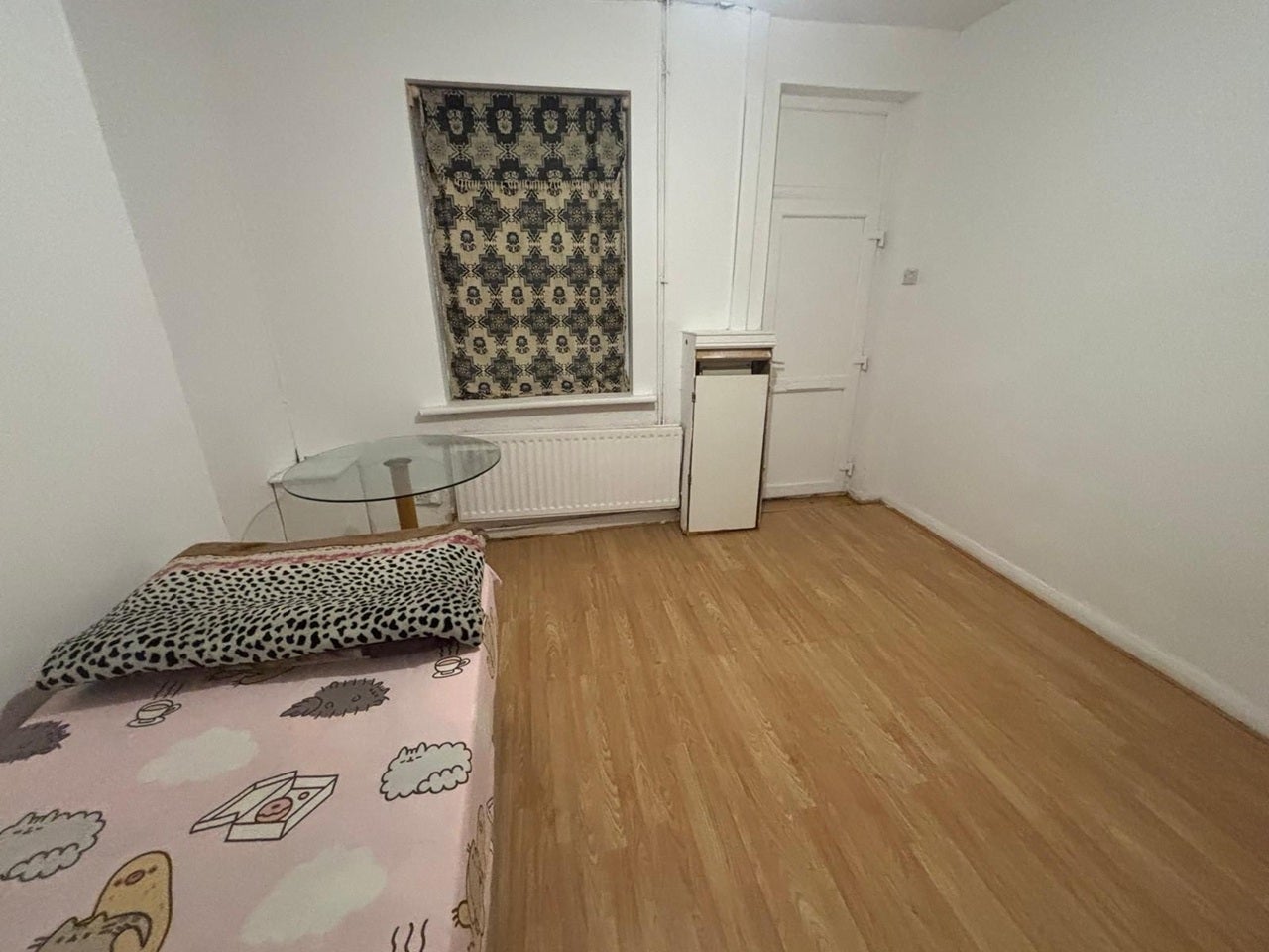 Room Sandbach Road in Stoke-on-Trent
