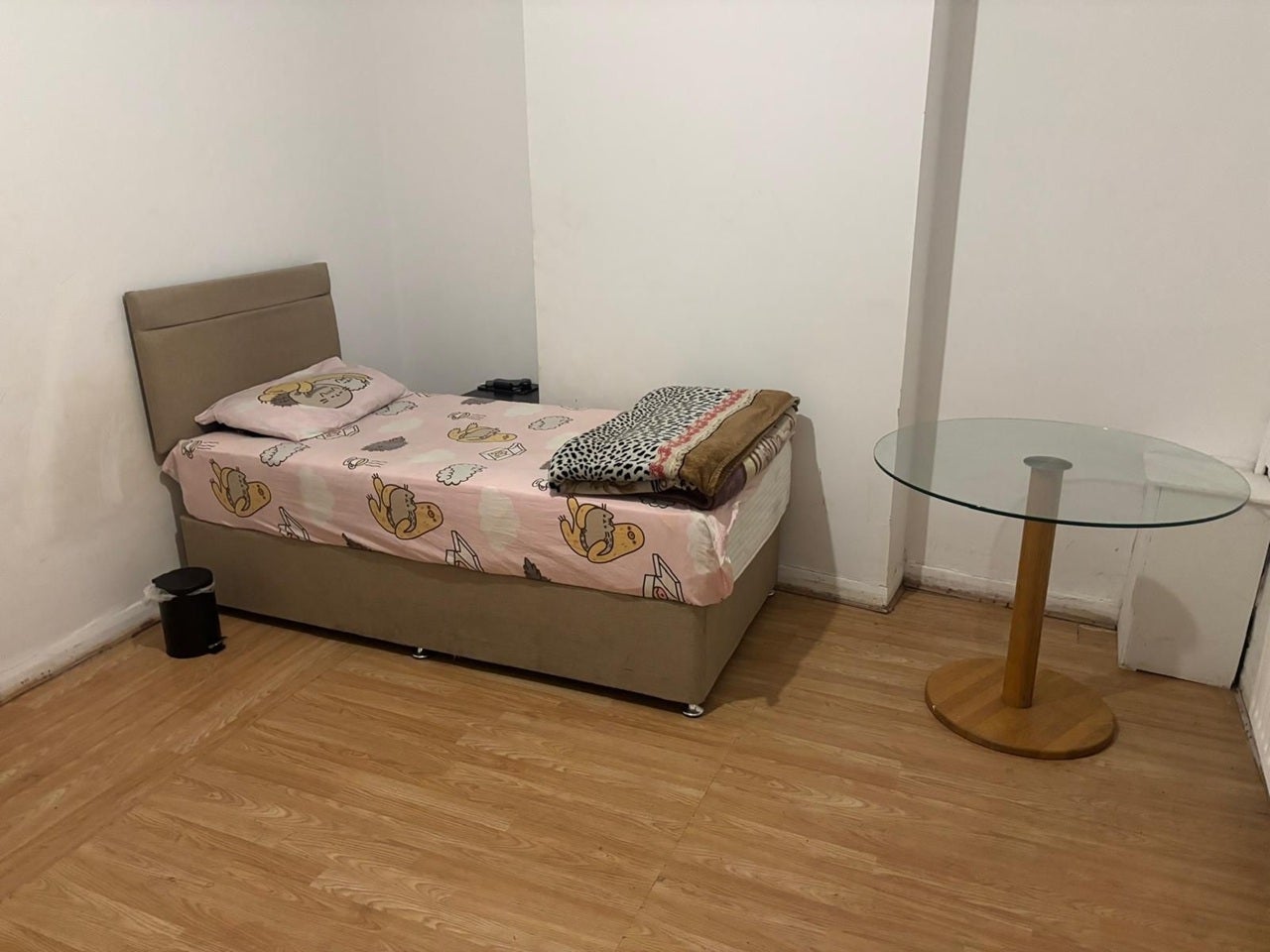 Room Sandbach Road in Stoke-on-Trent
