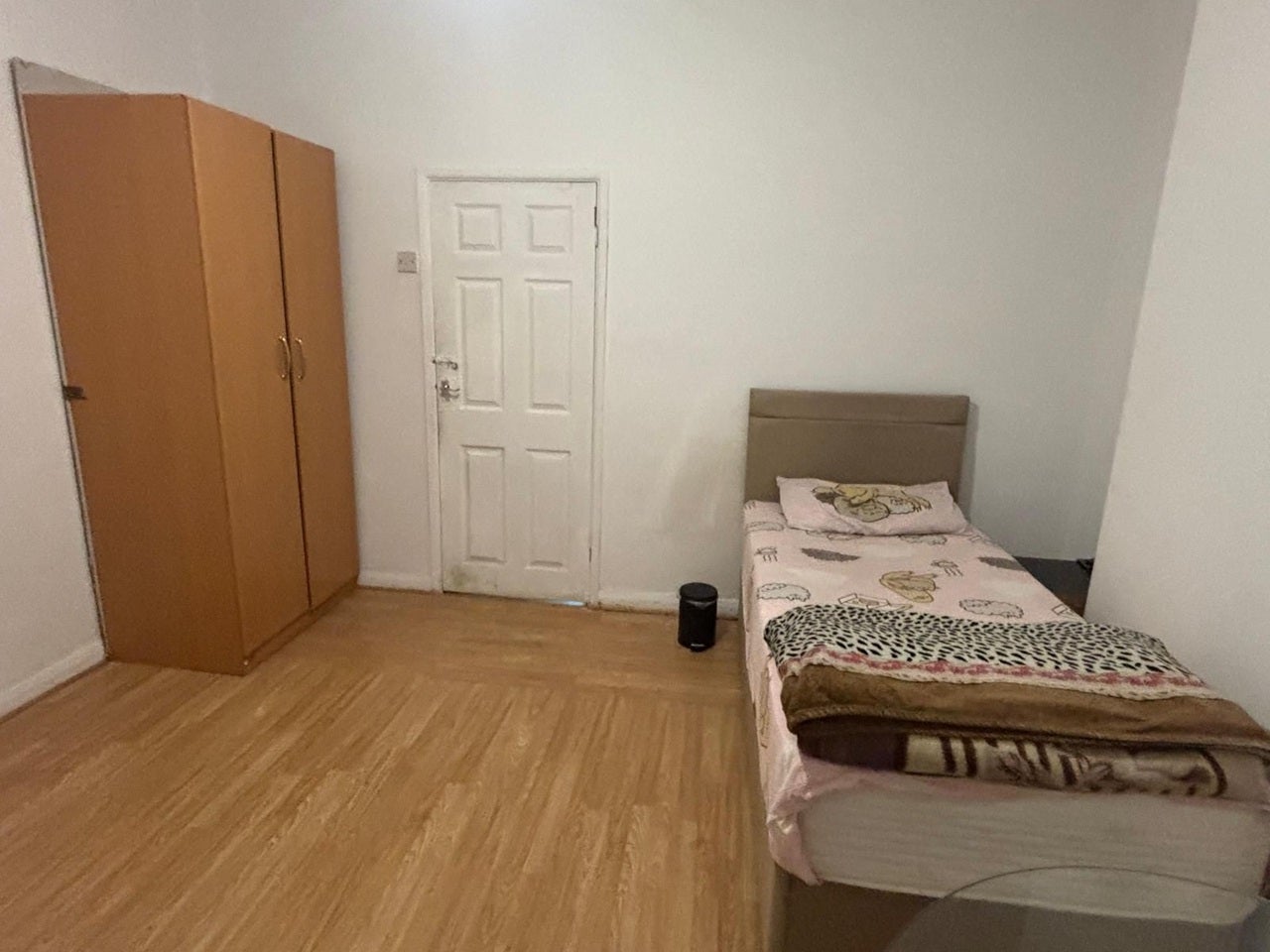 Room Sandbach Road in Stoke-on-Trent