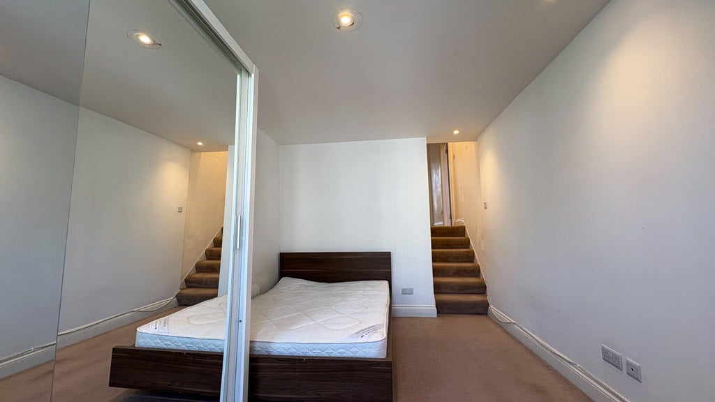 Flat Ashmore Road in City of Westminster