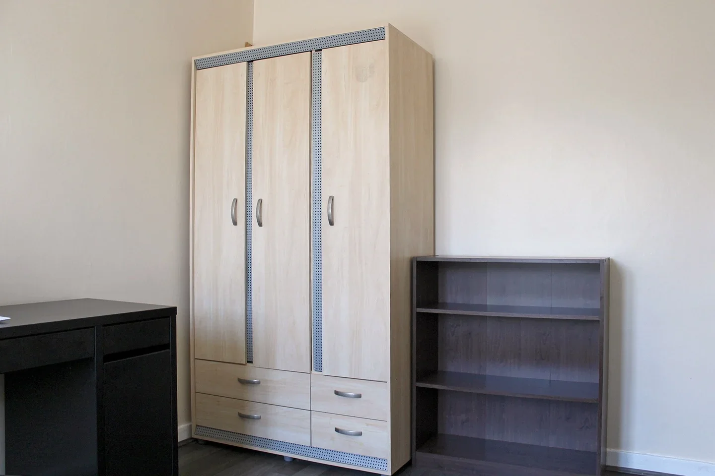 Room Prusom Street in Greater London