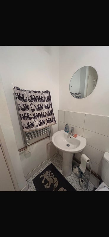 Room East Surrey Grove in Greater London
