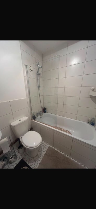 Room East Surrey Grove in Greater London