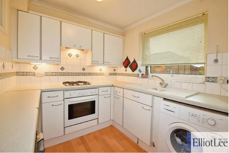 Flat Sycamore Close in Greater London