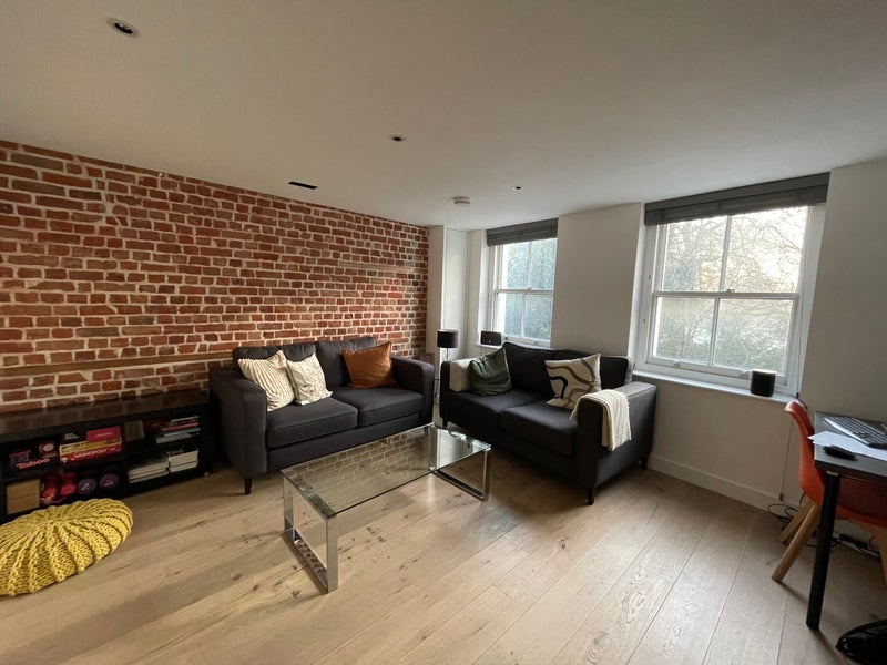 Flat Bermondsey Street in Greater London