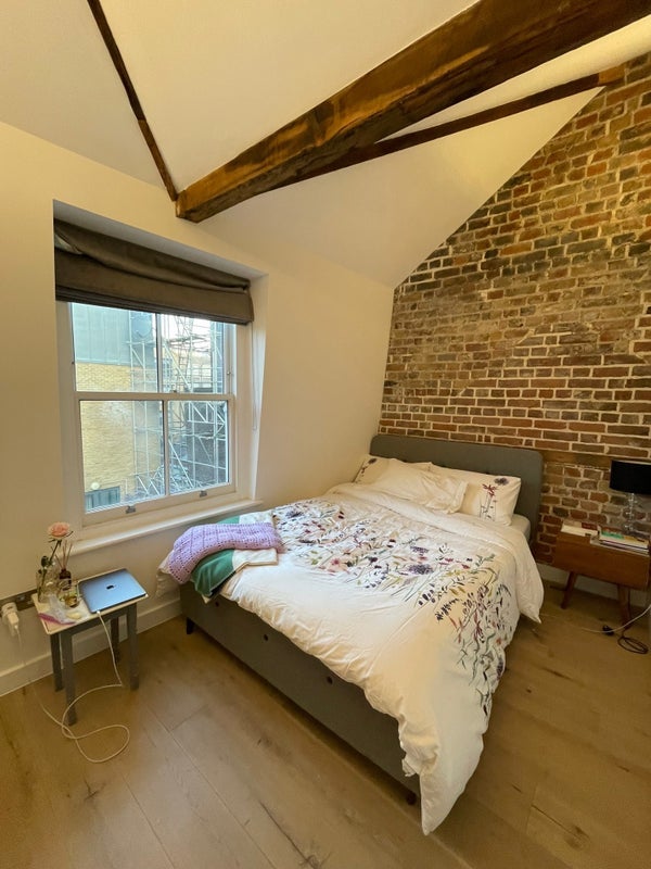 Flat Bermondsey Street in Greater London