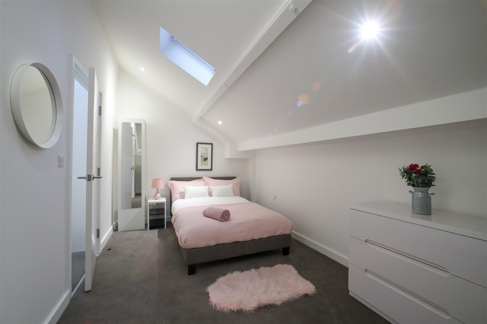 Flat Upper Mounts in Northampton