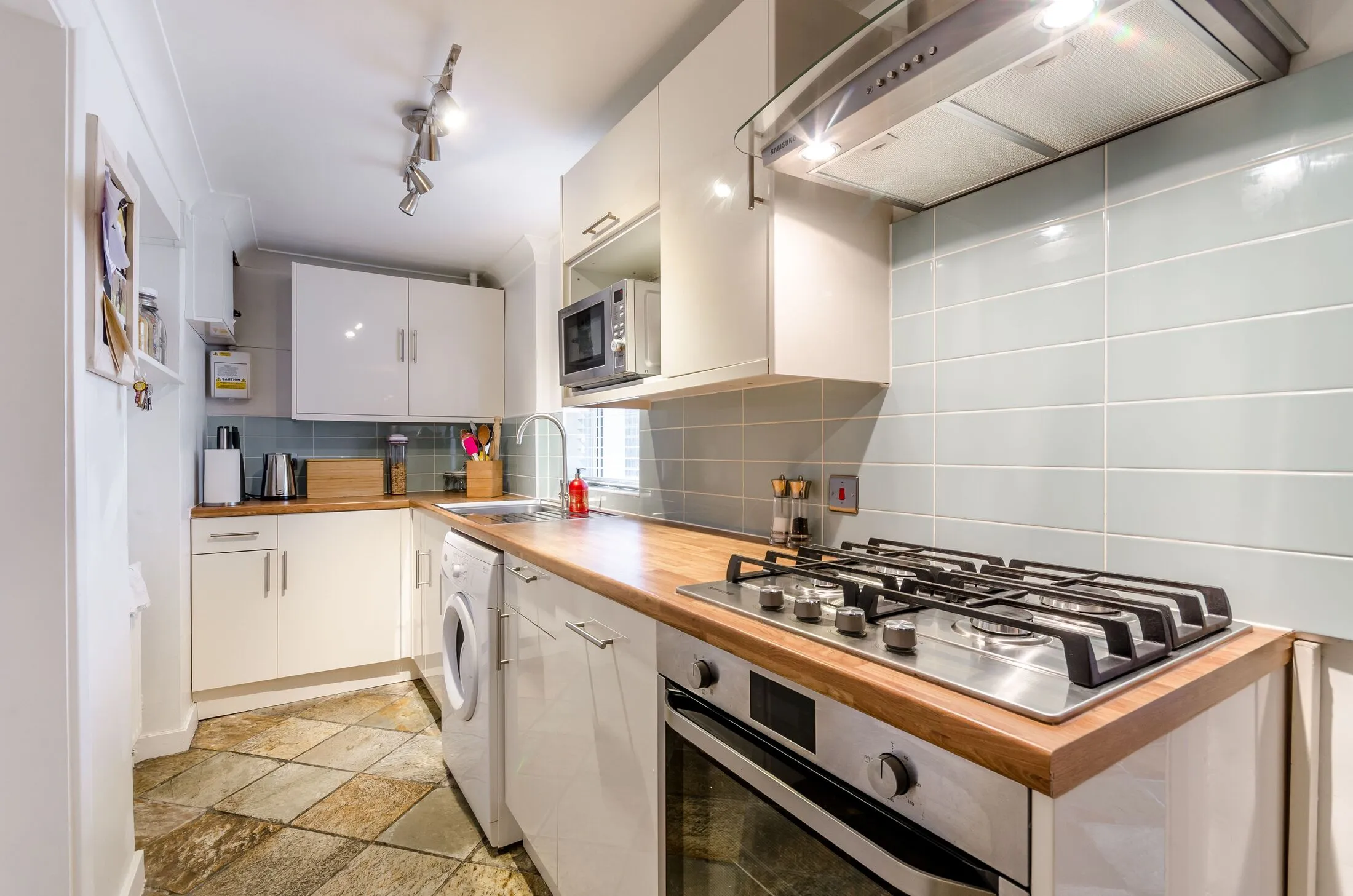 Flat Kingston Road in Greater London