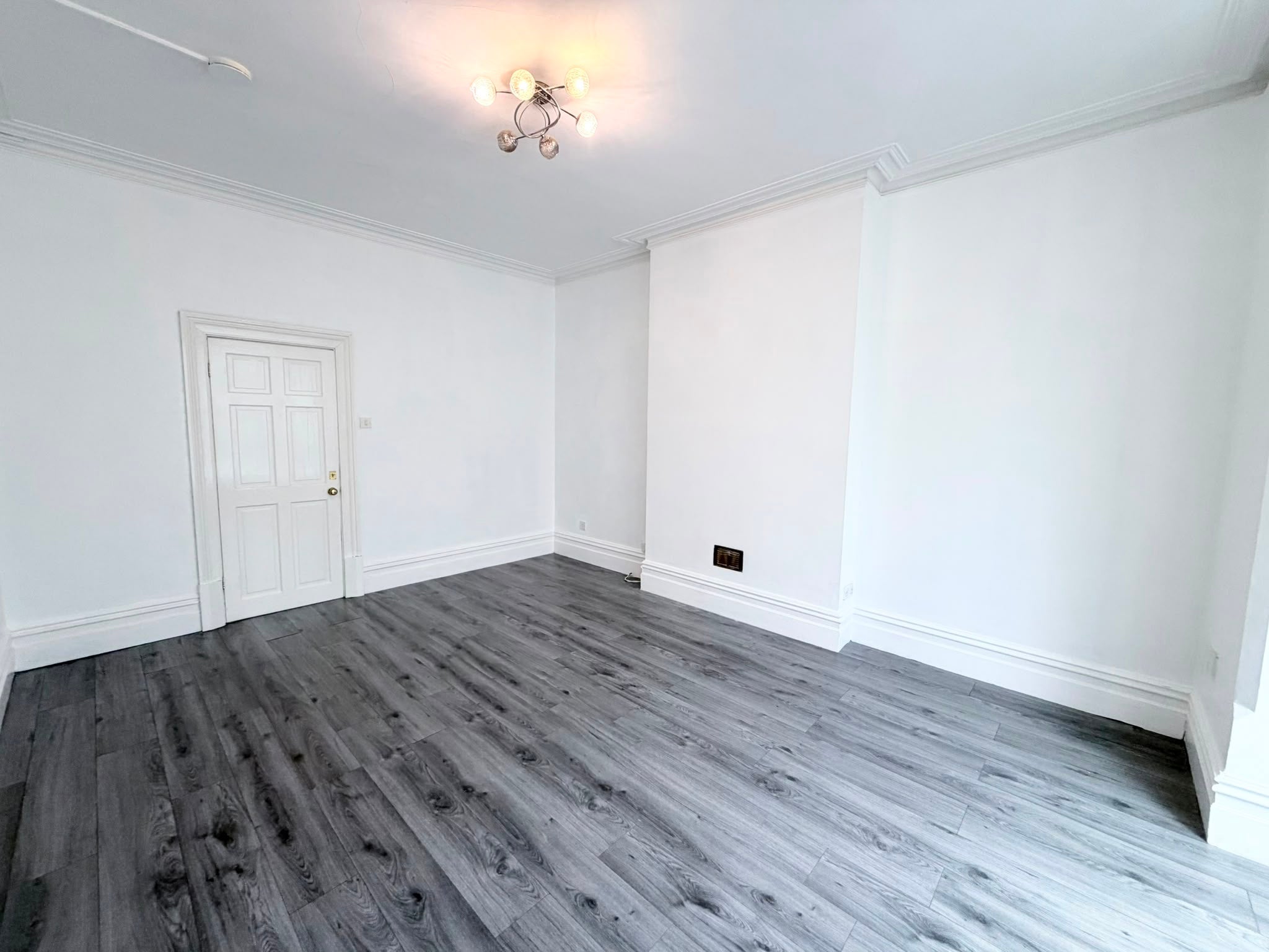 Flat Fletton Avenue in Peterborough