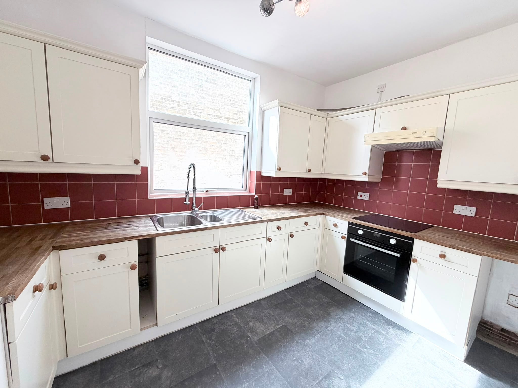 Flat Fletton Avenue in Peterborough
