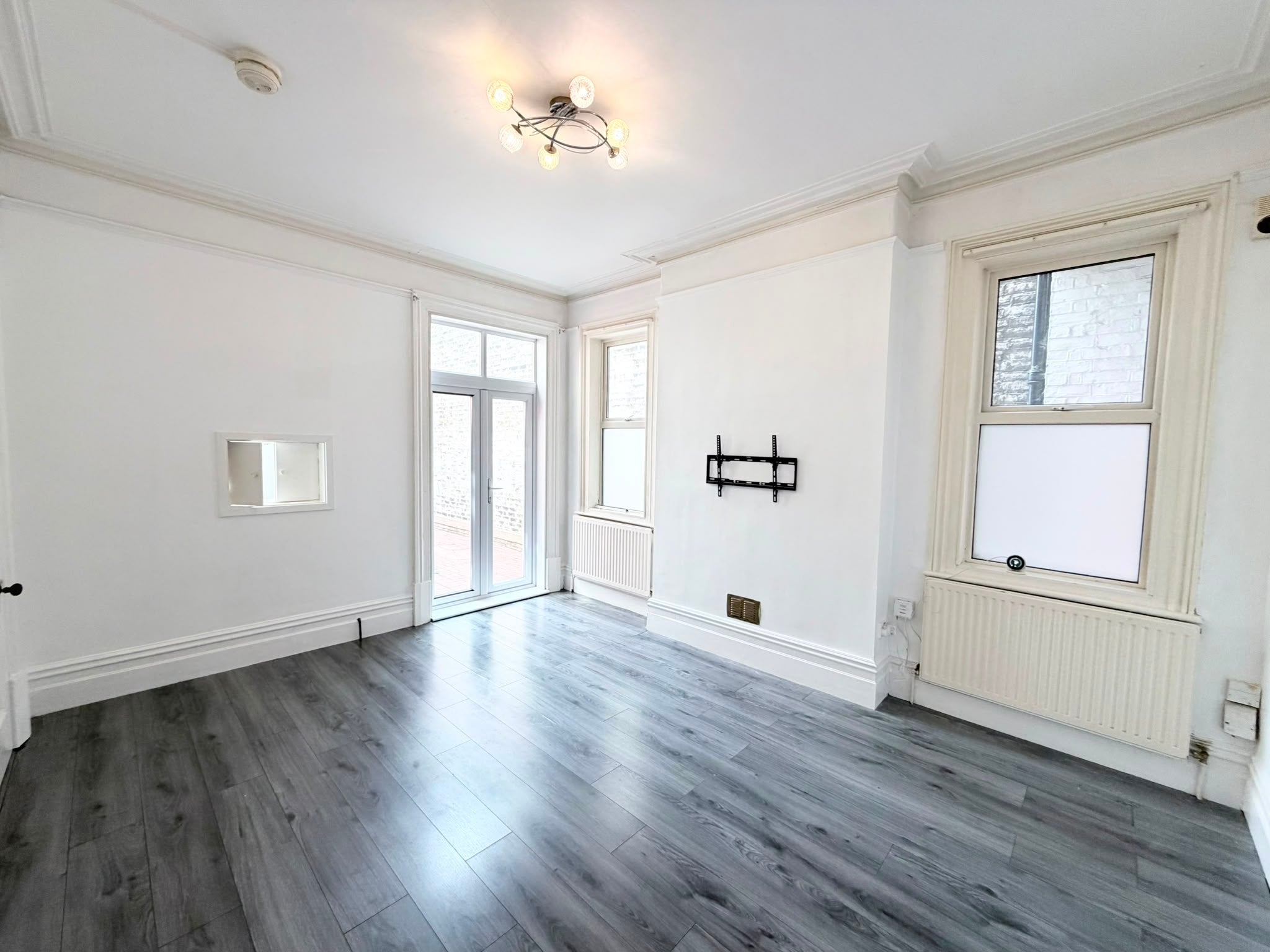Flat Fletton Avenue in Peterborough