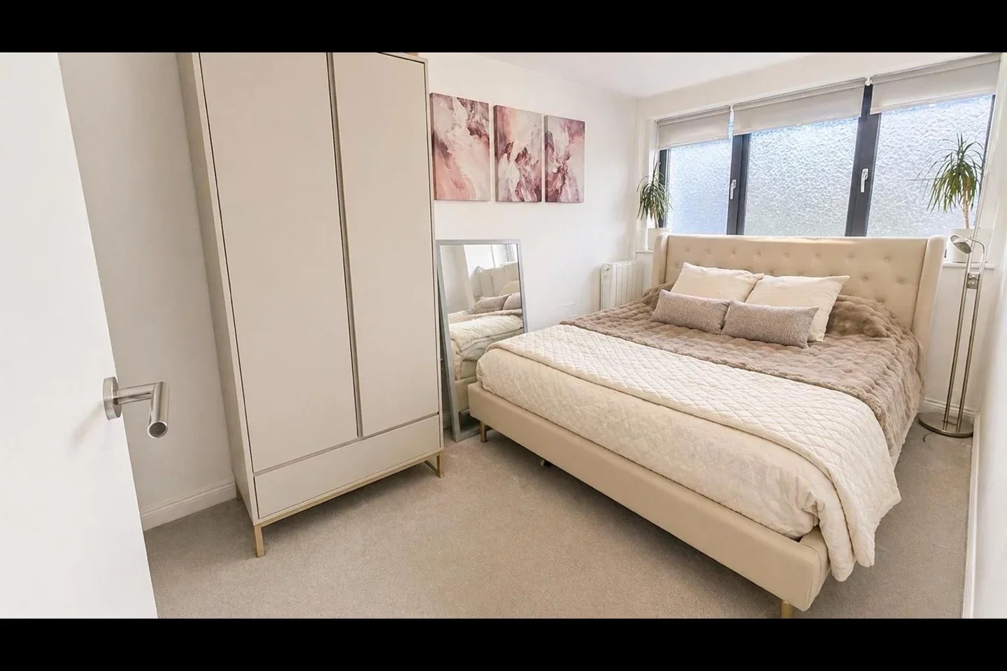 Flat Fairview Road in Greater London