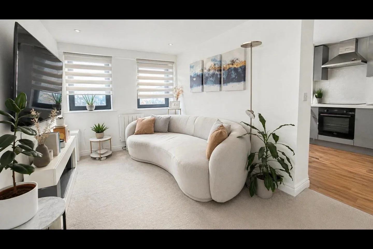 Flat Fairview Road in Greater London