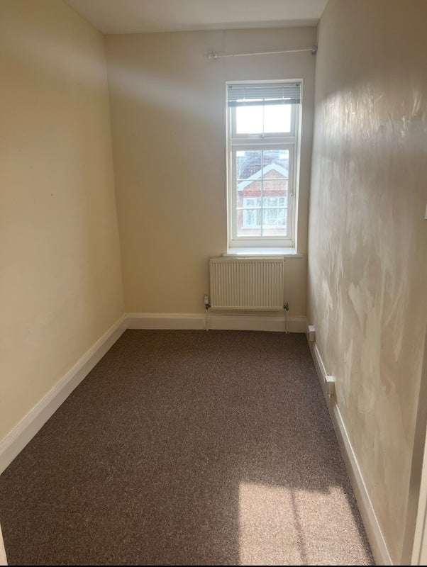 Room Wathen Road in Bristol