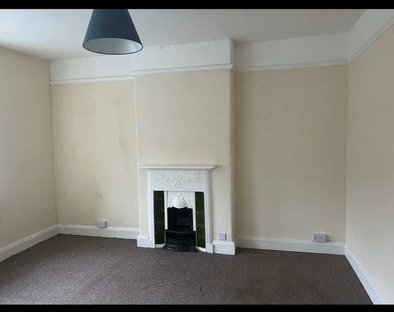 Room Wathen Road in Bristol