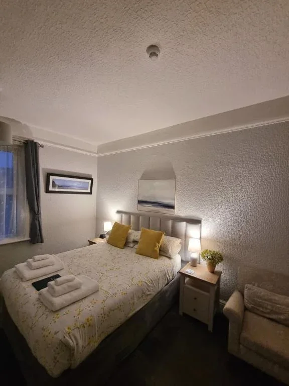Room Chrisp Street in Greater London